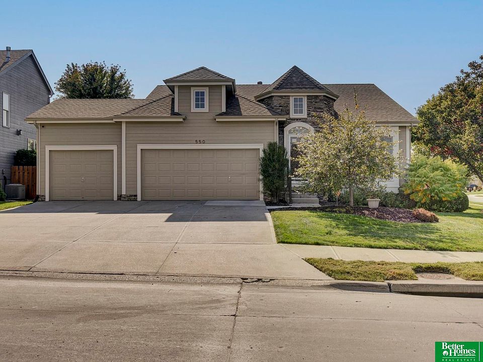 1st image of 550 S 180th Ave