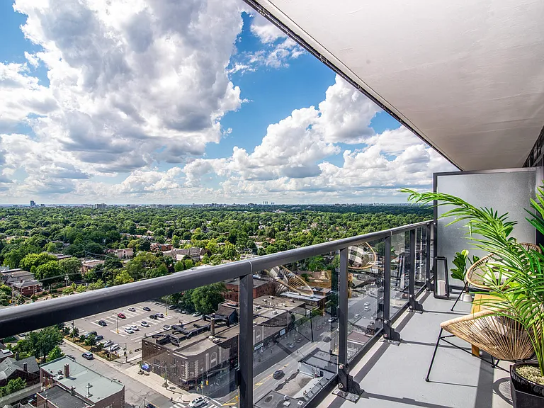 19 Erskine Ave #1810 — Photo 4