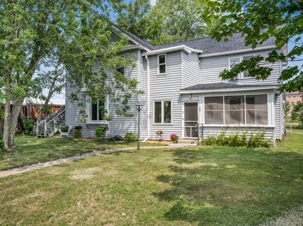 208 4th St, Sandstone, MN 55072