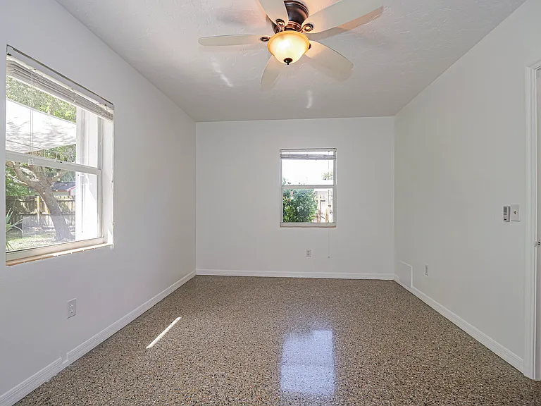 2158 Seville Ave — Photo 18