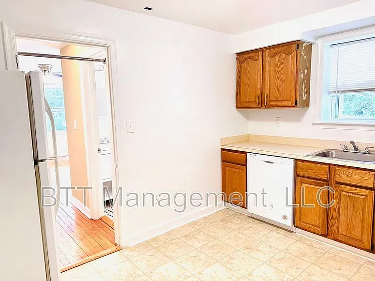 907 Hudson Ave #3 — Photo 38