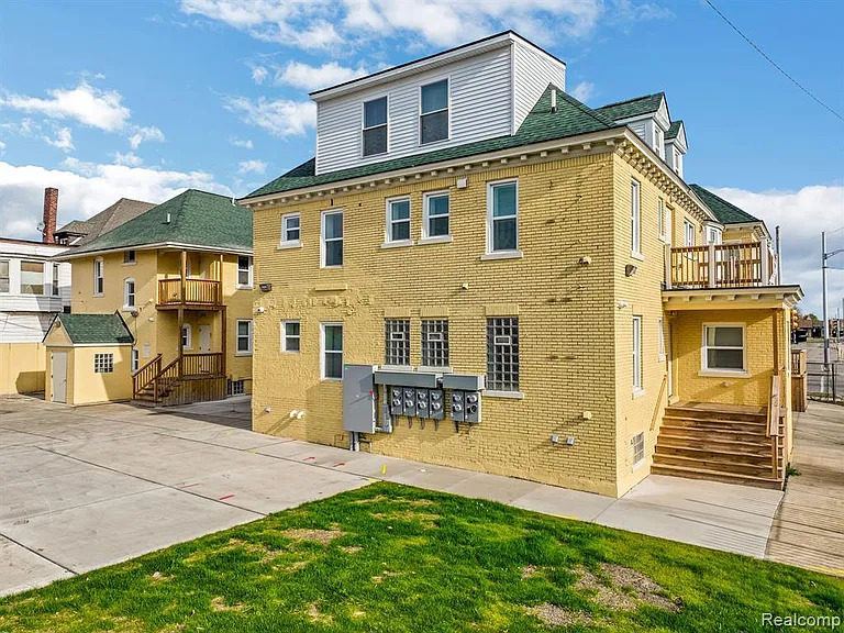 799 E Grand Blvd #8 — Photo 12