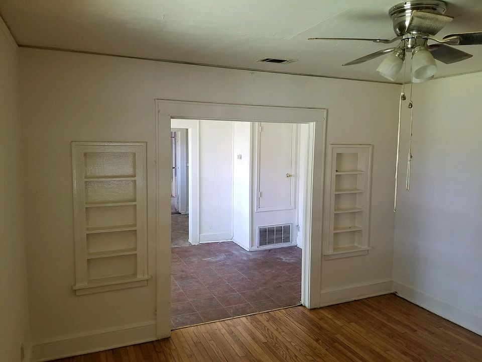 2nd image of 1009 Houston St