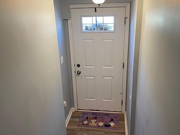 3rd image of 319 Streamview Dr