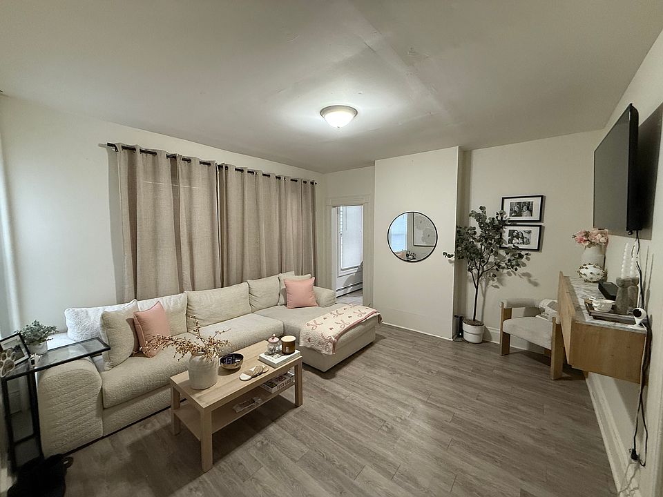 1st image of 45 Wayne Ave Room 1