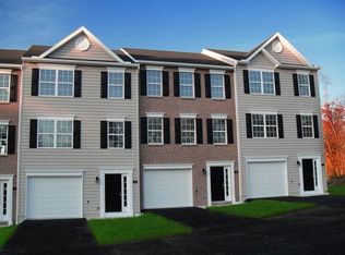 12 Mustang Dr, Hanover, PA 17331