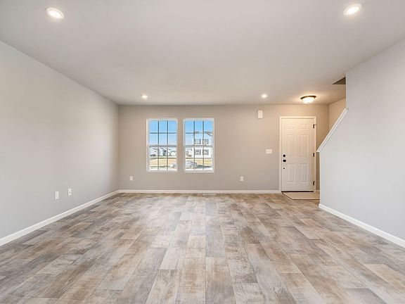 3rd image of 4384 Equestrian Dr
