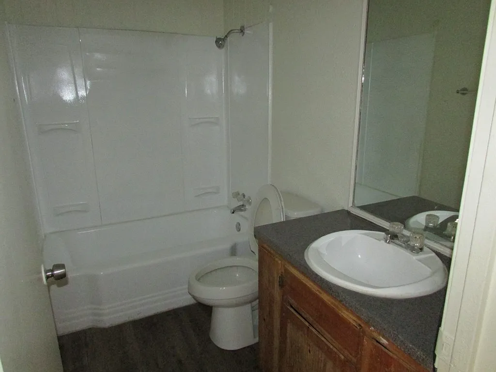 3 bed, 1.0 bath, 980 sqft, $1,700 — Photo 4