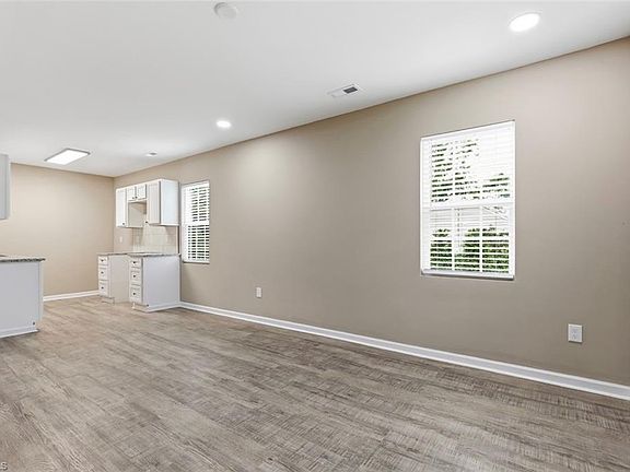 5th image of 343 Westgate Ct