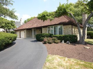 2S631 Avenue Latour, Oak Brook, IL