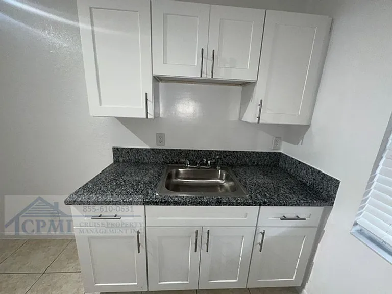 Riverside Manor/N'ice Apartments - 889 Riverside Drive, Ft. Lauderdale, FL 33312 — Photo 40
