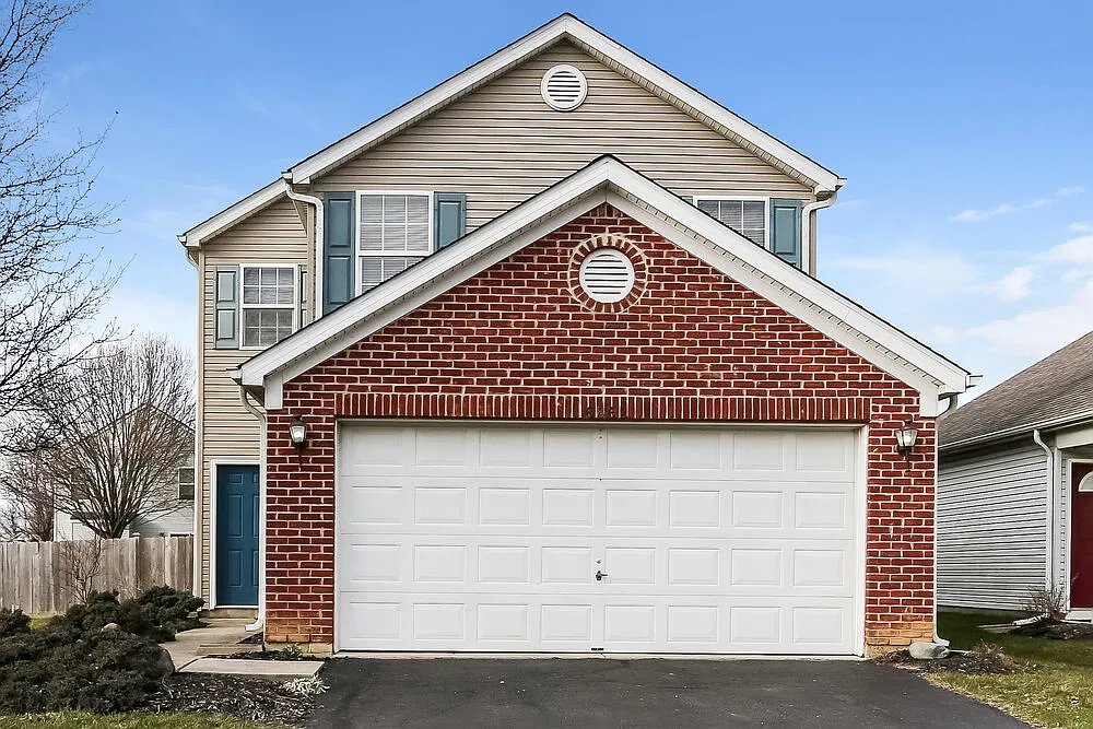 3 bed, 2.5 bath, 1598 sqft, $2,300 — Photo 1