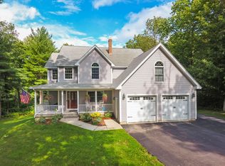 1 Poinsettia Ln, Sidney, ME 04330