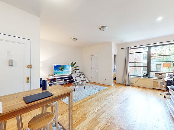3rd image of 152 W 76th St APT 3B