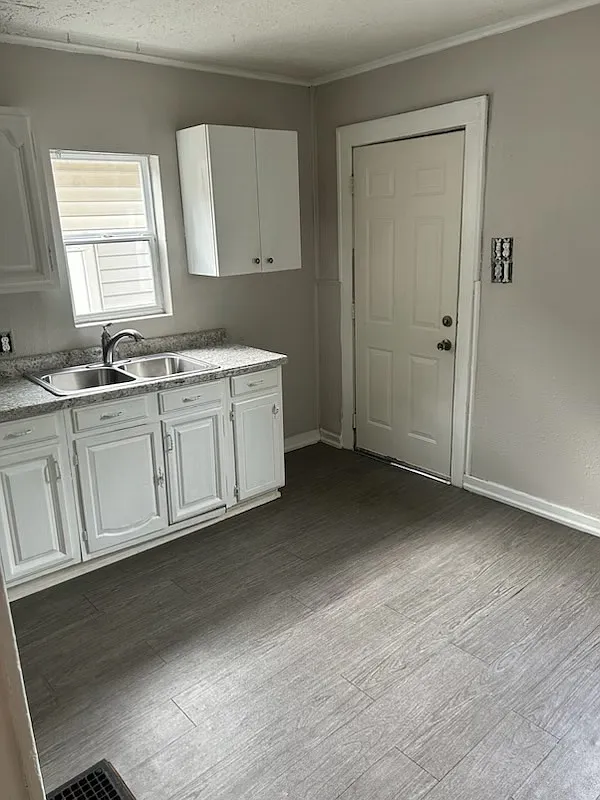1626 Lawton Avenue (new) - 1 — Photo 3