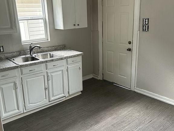 3rd image of 1626 Lawton Ave