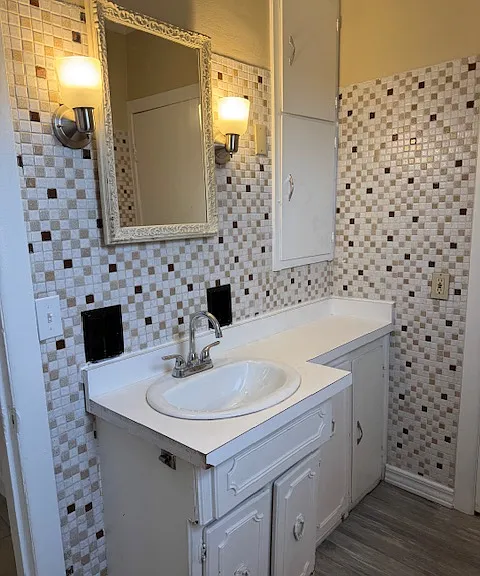 1576 E Harry Ave — Photo 6