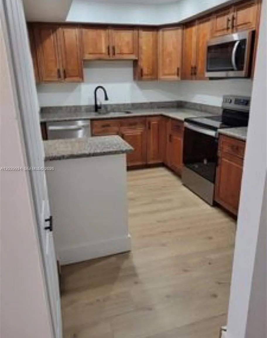 Vista Gardens I Condo — Photo 3