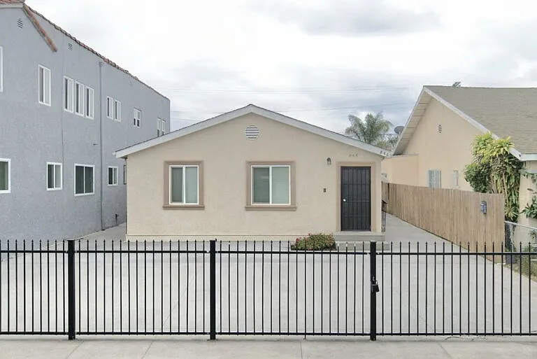 844 W 54th St — Photo 1
