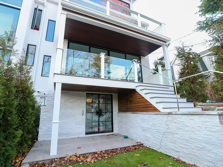 56 Spring St #Townhouse 2 — Photo 2