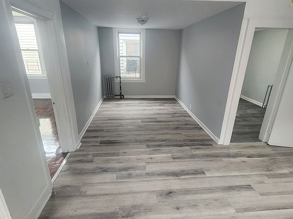 4th image of 122 Waverly St APT 3