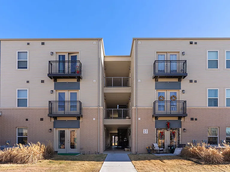 River West Apartments — Photo 34