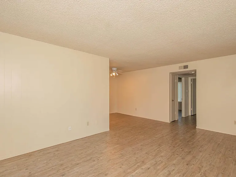Vantage Pointe West — Photo 14