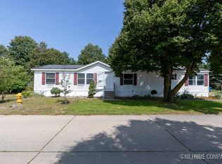 14321 Newport Dr, West Olive, MI 49460