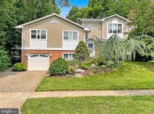 7709 Holiday Ter, Bethesda, MD 20817