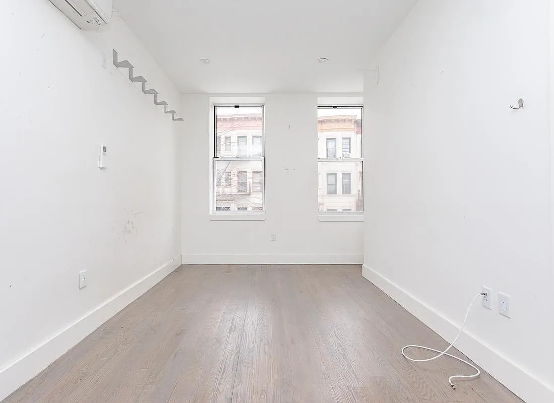 824 Lexington Avenue — Photo 3