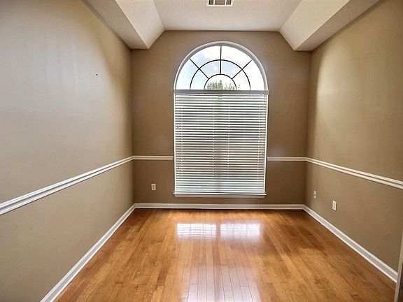 4th image of 9293 S Fairmont Cir
