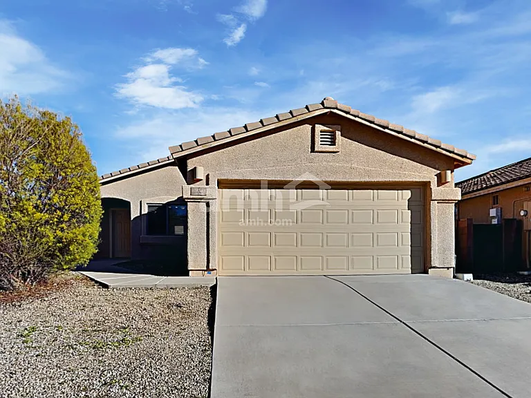 938 E Sheriffs Draw Ln — Photo 1