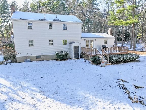 4th image of 40 Maureen Dr