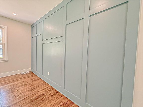 5th image of 129 Hilltop Dr