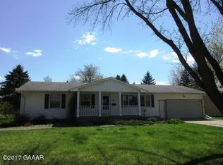 6 South Court St, Morris, MN 56267
