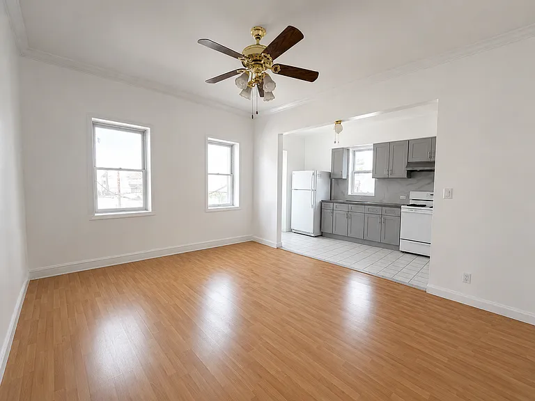 2069 W 9th St #2 — Photo 3