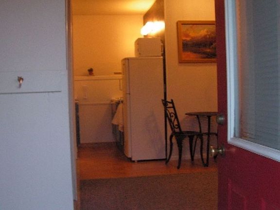 5th image of 807 E White Birch Ave