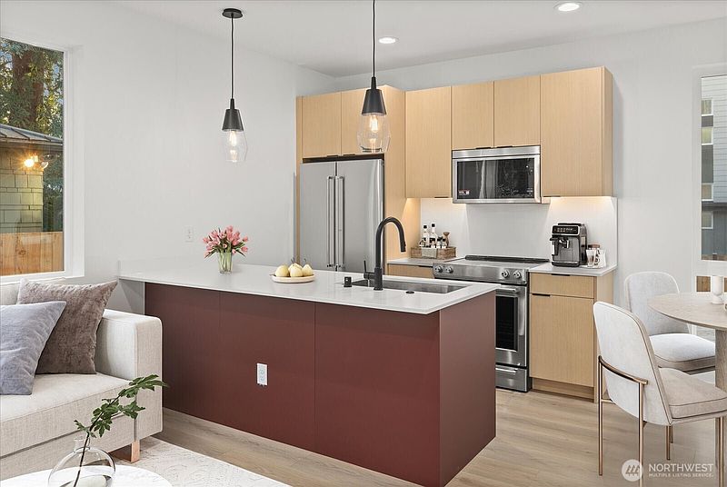 2nd image of 10744 Interlake Avenue N