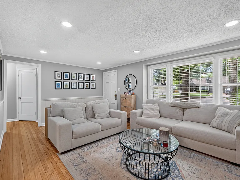 7237 Roe Ave — Photo 7