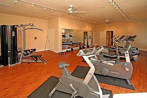 24 Hour Gym with Sauna and TV