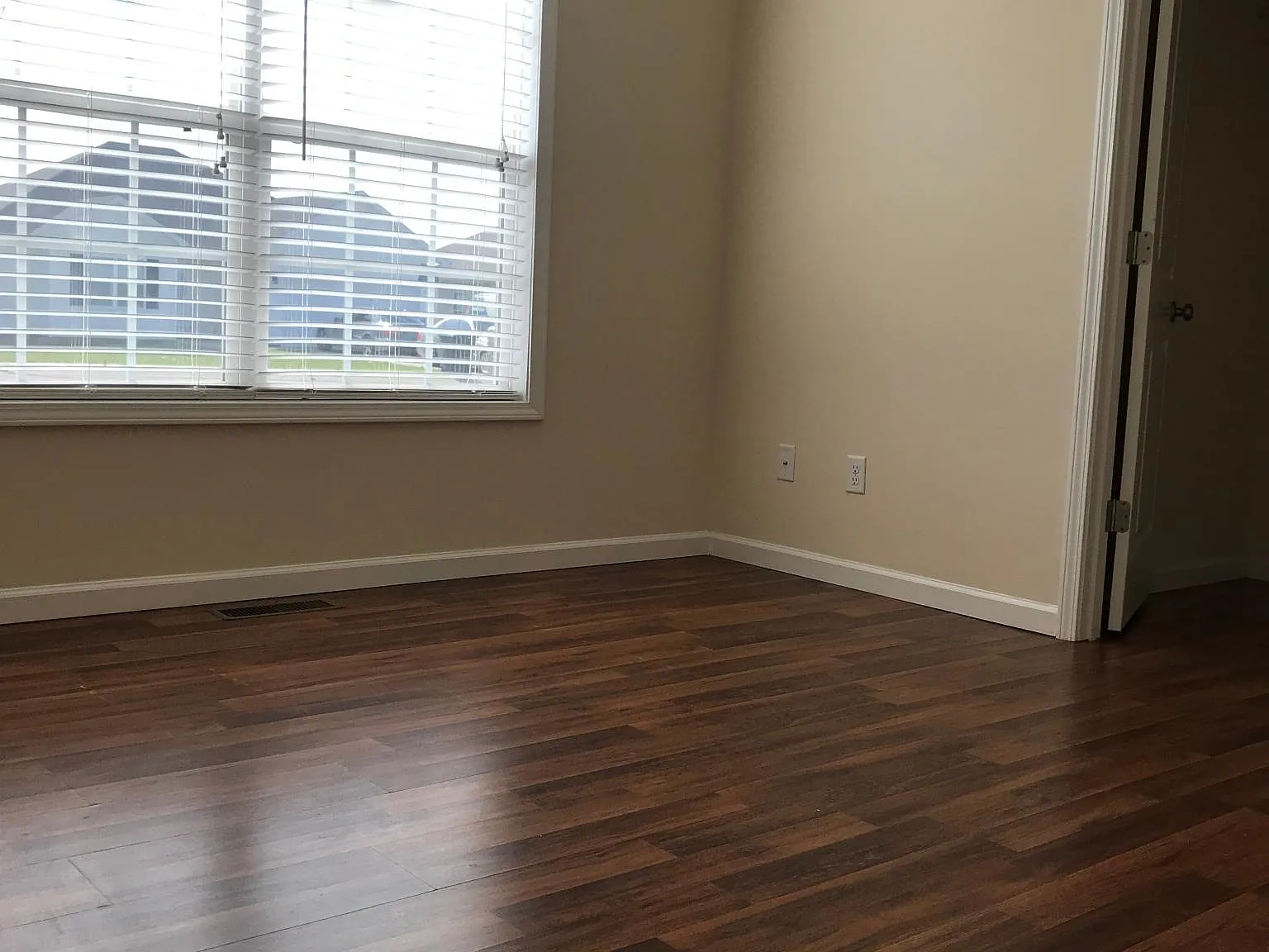 3 bed, 1600 sqft, $1,700 — Photo 2