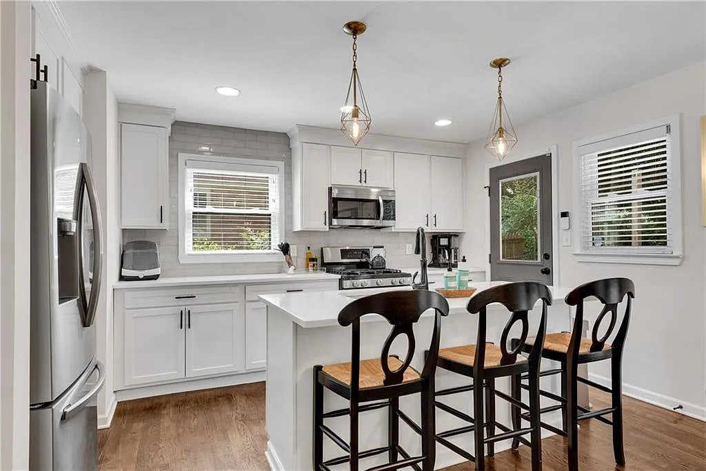3 bed, 2.0 bath, 1200 sqft, $3,000 — Photo 3