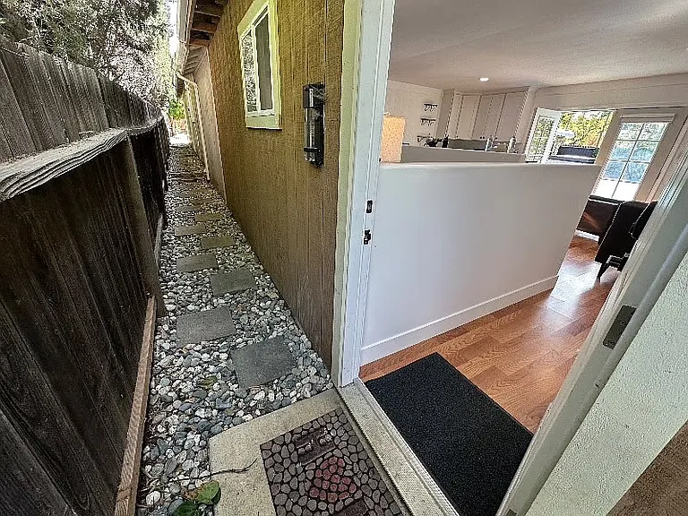 Armstrong Dr — Photo 2