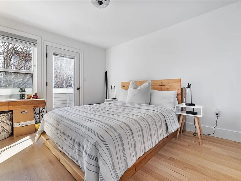 223 Saratoga St #202 — Photo 7