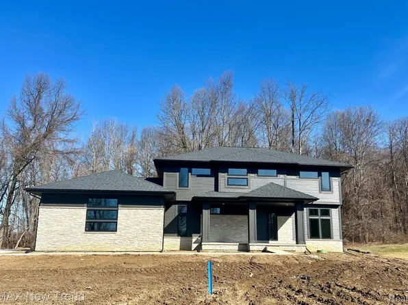 6538 Cambridge Cir, Clarkston, MI 48346