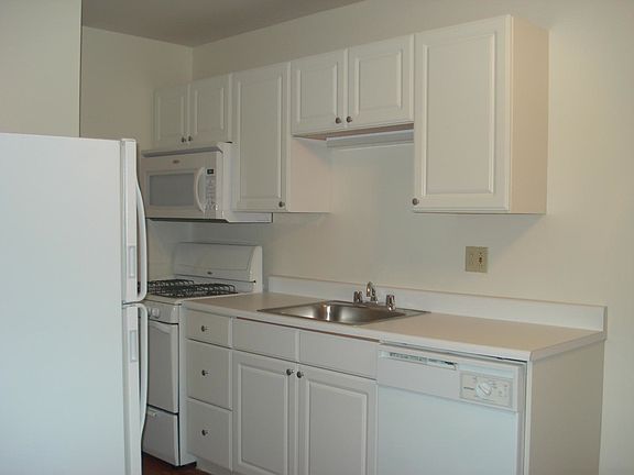 4th image of 946 Evanston St APT 310