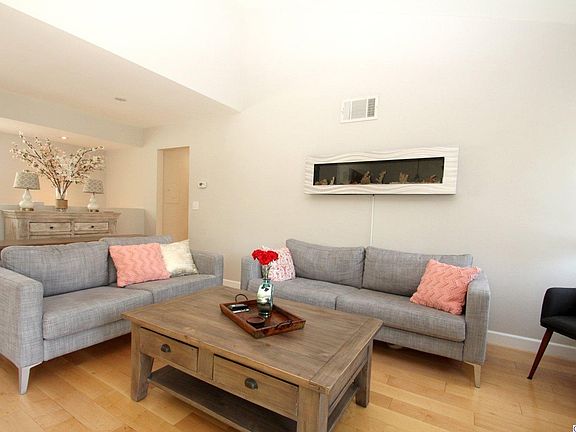 3rd image of 10520 Sunland Blvd Unit 6