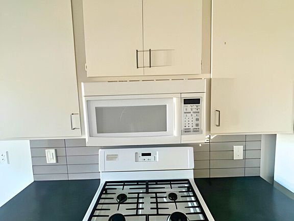 4th image of 1148 Stanley Ave APT 2