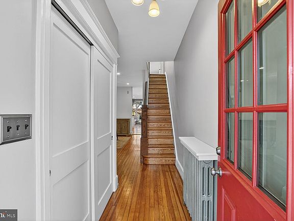 4th image of 1214 C St SE