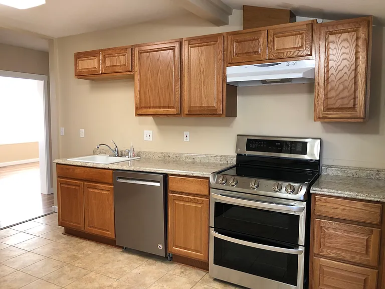 1408 Walnut St — Photo 6